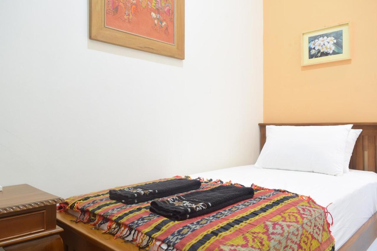 The Cabin Hotel Ambasador Yogyakarta Esterno foto
