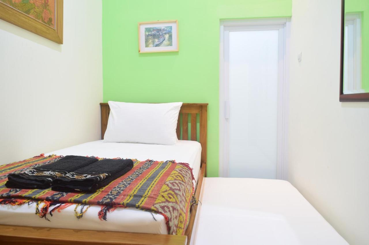 The Cabin Hotel Ambasador Yogyakarta Esterno foto