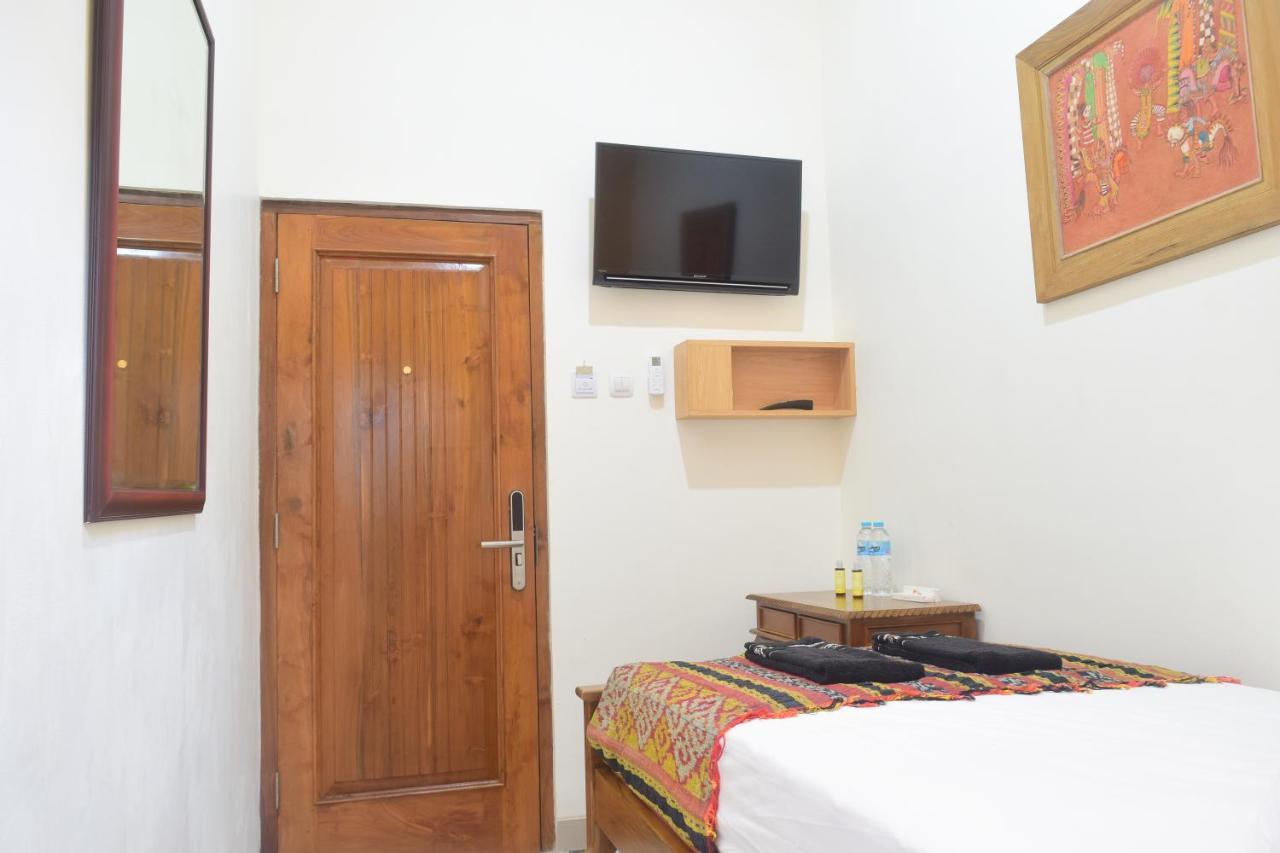 The Cabin Hotel Ambasador Yogyakarta Esterno foto