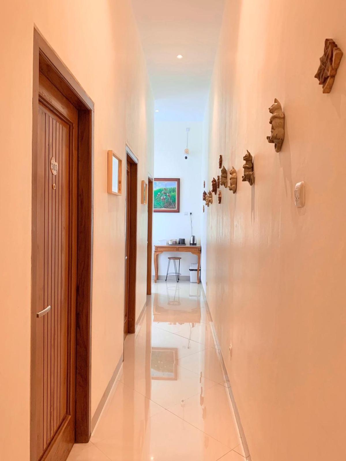 The Cabin Hotel Ambasador Yogyakarta Esterno foto